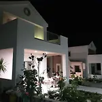 Easy Living 1 & 2 * Kos Town